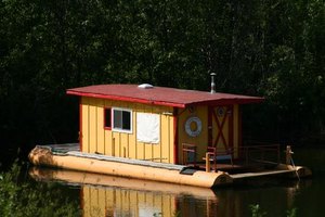 How to Build a Shallow Draft House Boat thumbnail