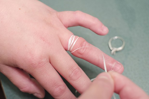 How to Remove a Wedding Ring from a Swollen Finger