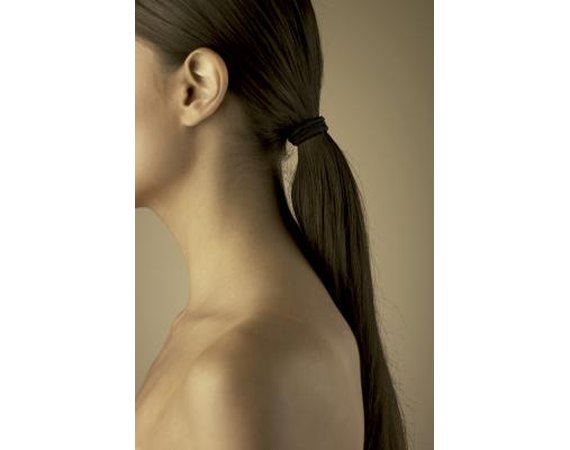 How to Make a Glamorous Ponytail