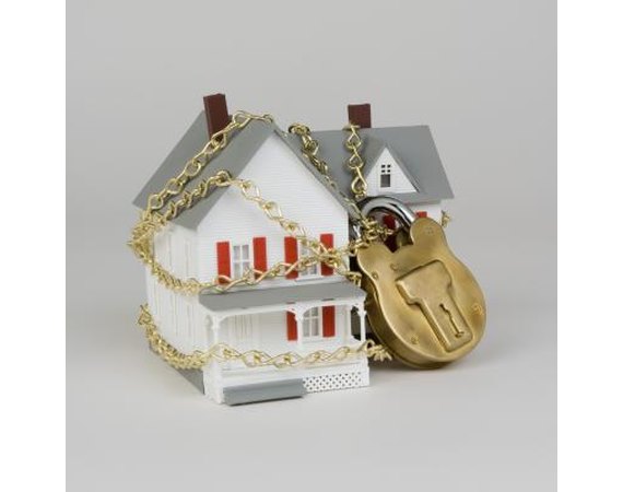 Does a Foreclosure on Joint Accounts Affect Credit?