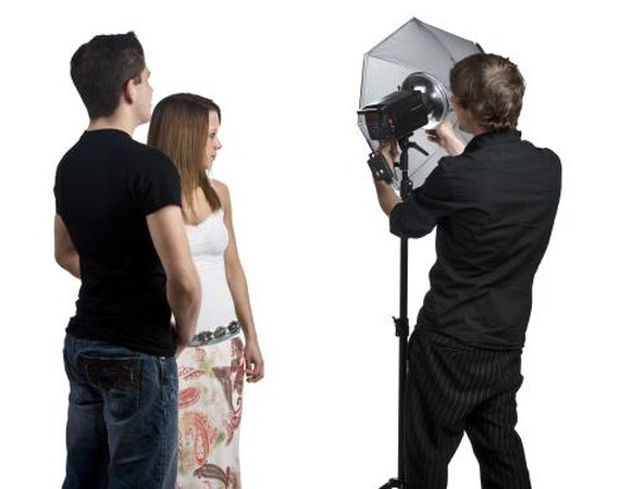 How to Make a Drop Cloth for Groups to Stand on During a Photo Shoot