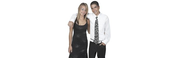 Tips on What a Boy Should Wear for Semi-Formal Dances thumbnail