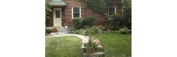 How to Design Landscaping at a Front Entrance | eHow