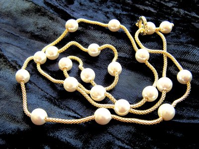 Pearls are the traditional stone of the 30th wedding anniversary