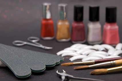 Acrylic brushes are used to apply acrylics to the nails