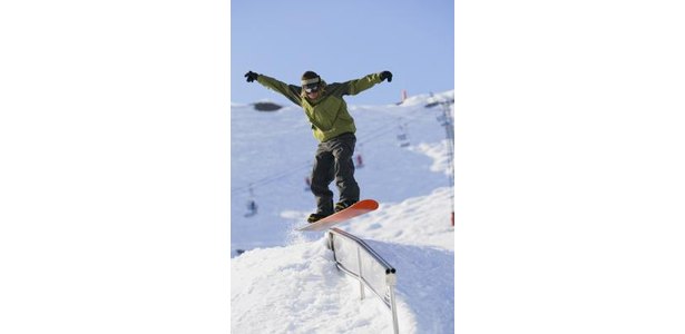 Snowboard Grinding Rails