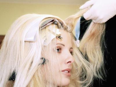  Color Hair on How To Dye Hair Without Touching The Scalp   Ehow Com