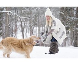 differences between human and animal communication Comparison of human language and animal communication similarity: both are composed of signs (forms with meaning) six key differences: 1 animal:. differences between human and animal communication Comparison of human language and animal communication similarity: both are composed of signs (forms with meaning) six key differences: 1 animal:.