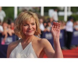 The best hairstyles for women between the ages of 50 and 60 accentuate