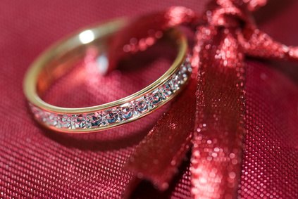 How to Compare Diamond Anniversary Bands