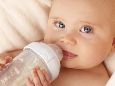 Do Bottle-Fed Babies Gain Weight Faster Than Breastfed Babies?