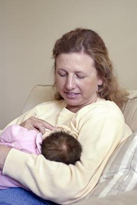 What Else Do You Feed a Newborn When Breastfeeding?