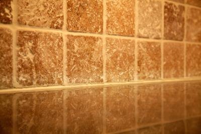 How to Fix Large Cracks With Caulk in the Bathroom