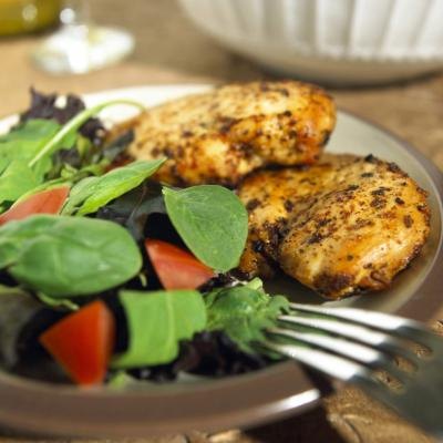 Eat lean foods high in protein, such as chicken, turkey, fish, egg whites and tuna.