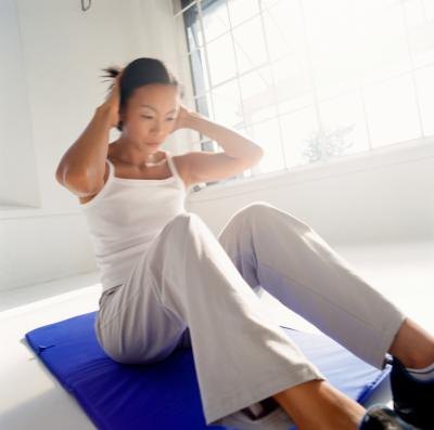 do situps and crunches to target abdominal muscles