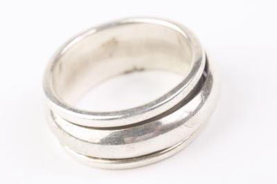 How to Restore Silver on a Ring That Has Turned Copper