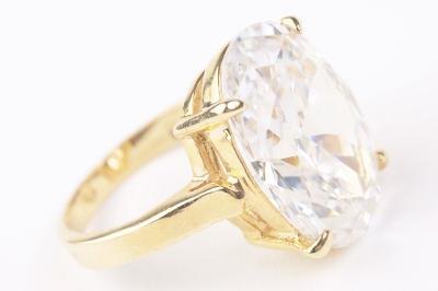 How to Polish a Diamond Ring