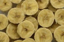 Use other food agents to prevent banana slices from turning brown.