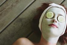 Clean and refresh your skin with a 15-minute gelatin mask.