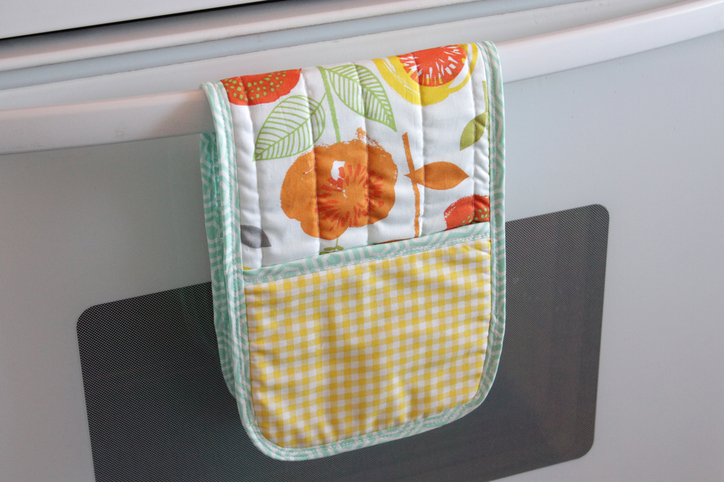 Double Pot Holder with Hand Pockets - WeAllSew