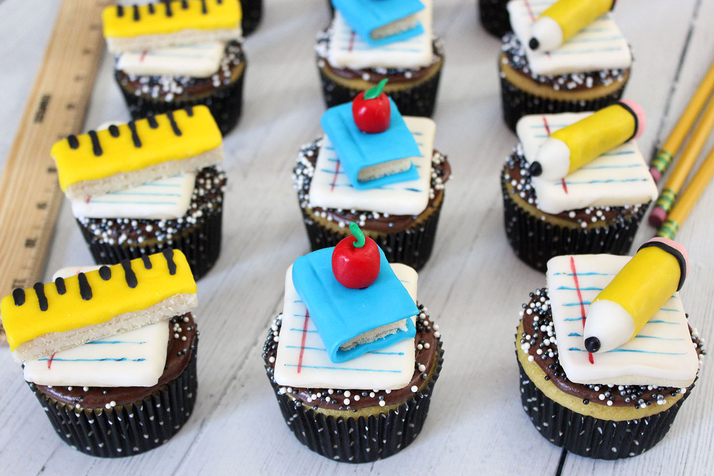 Back to School No. 2 Pencil Cupcakes • Freutcake