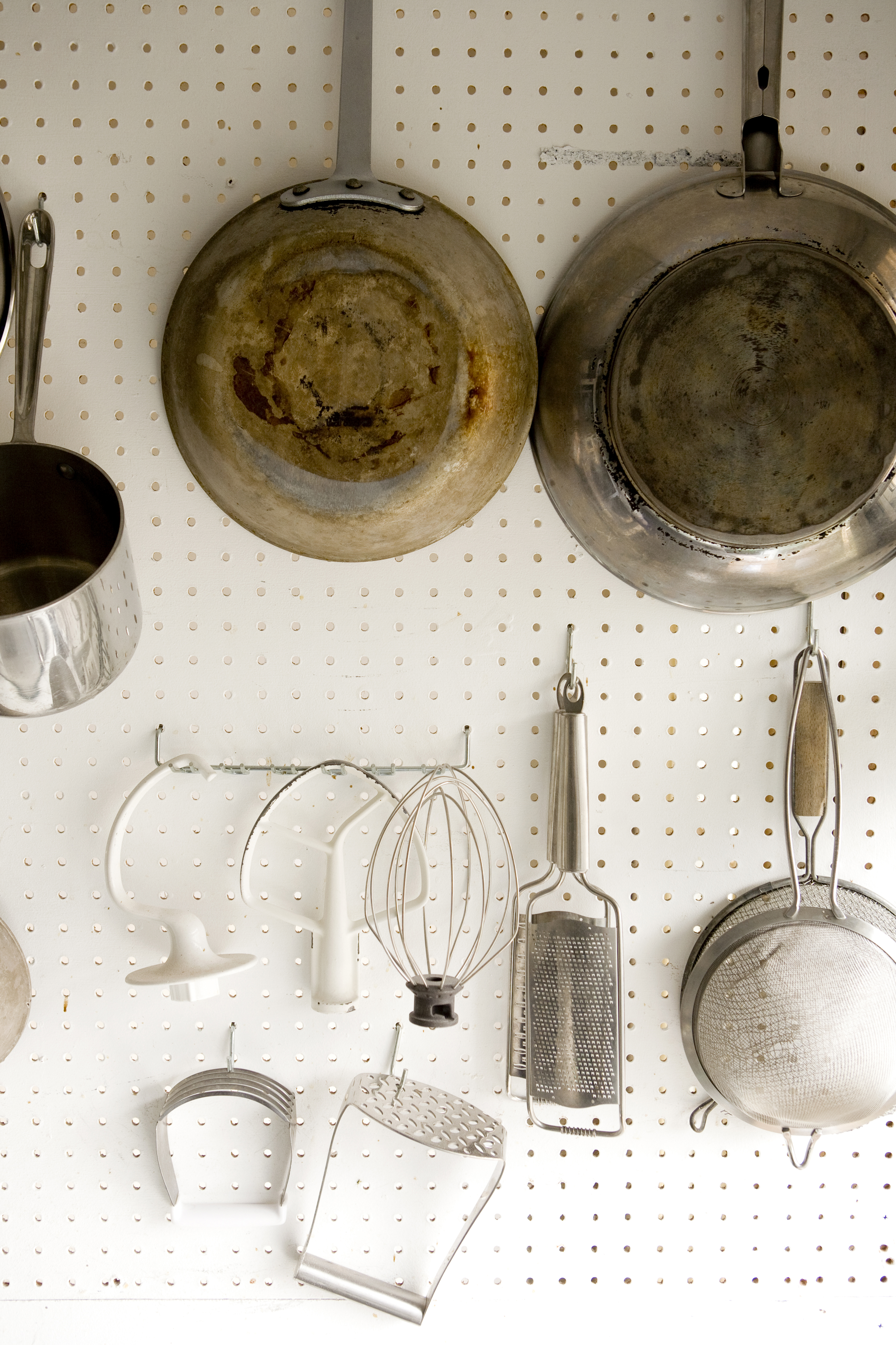 10 Genius Storage Hacks for Pots & Pans