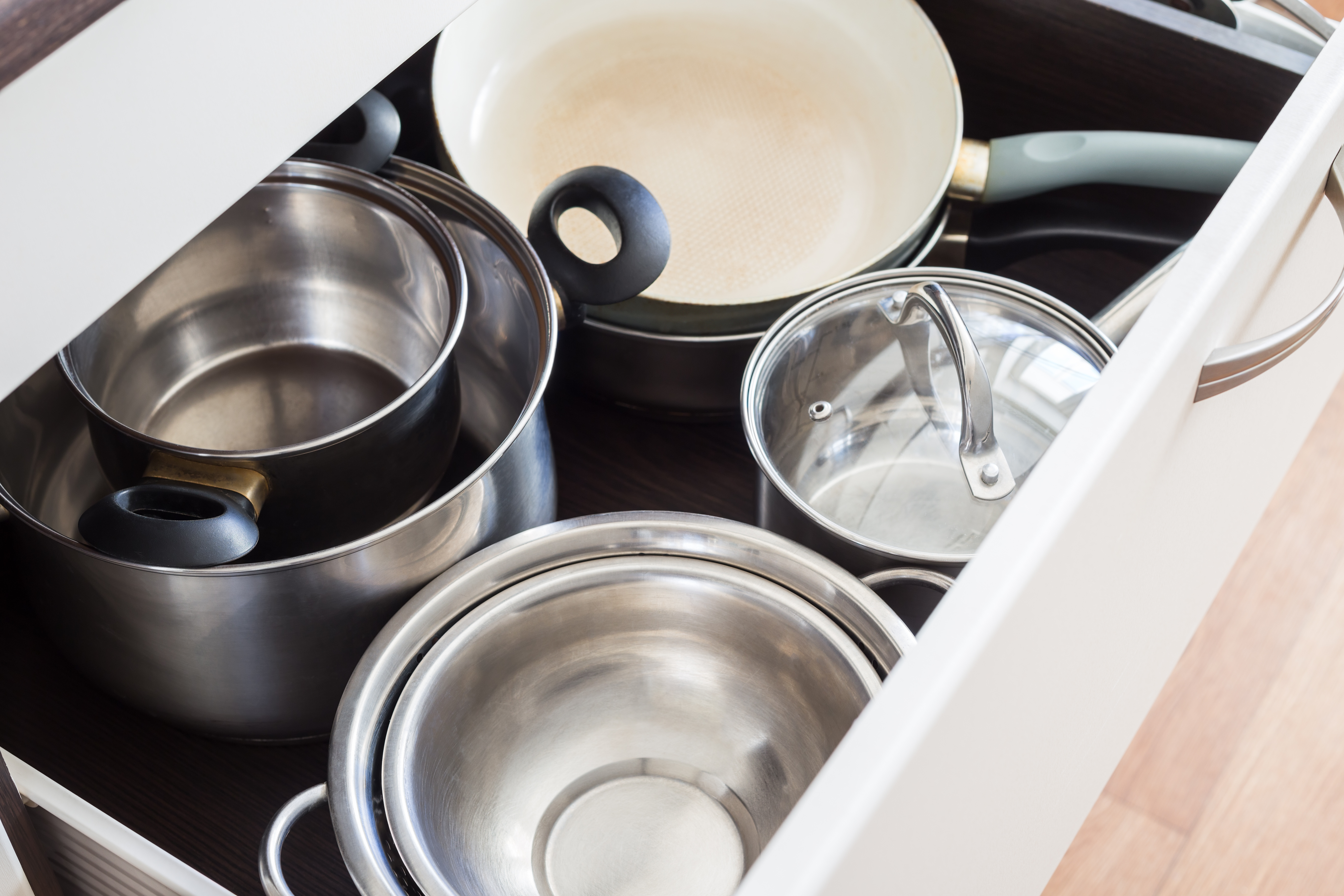 Organizing pots and pans: 10 ways to keep cookware neat