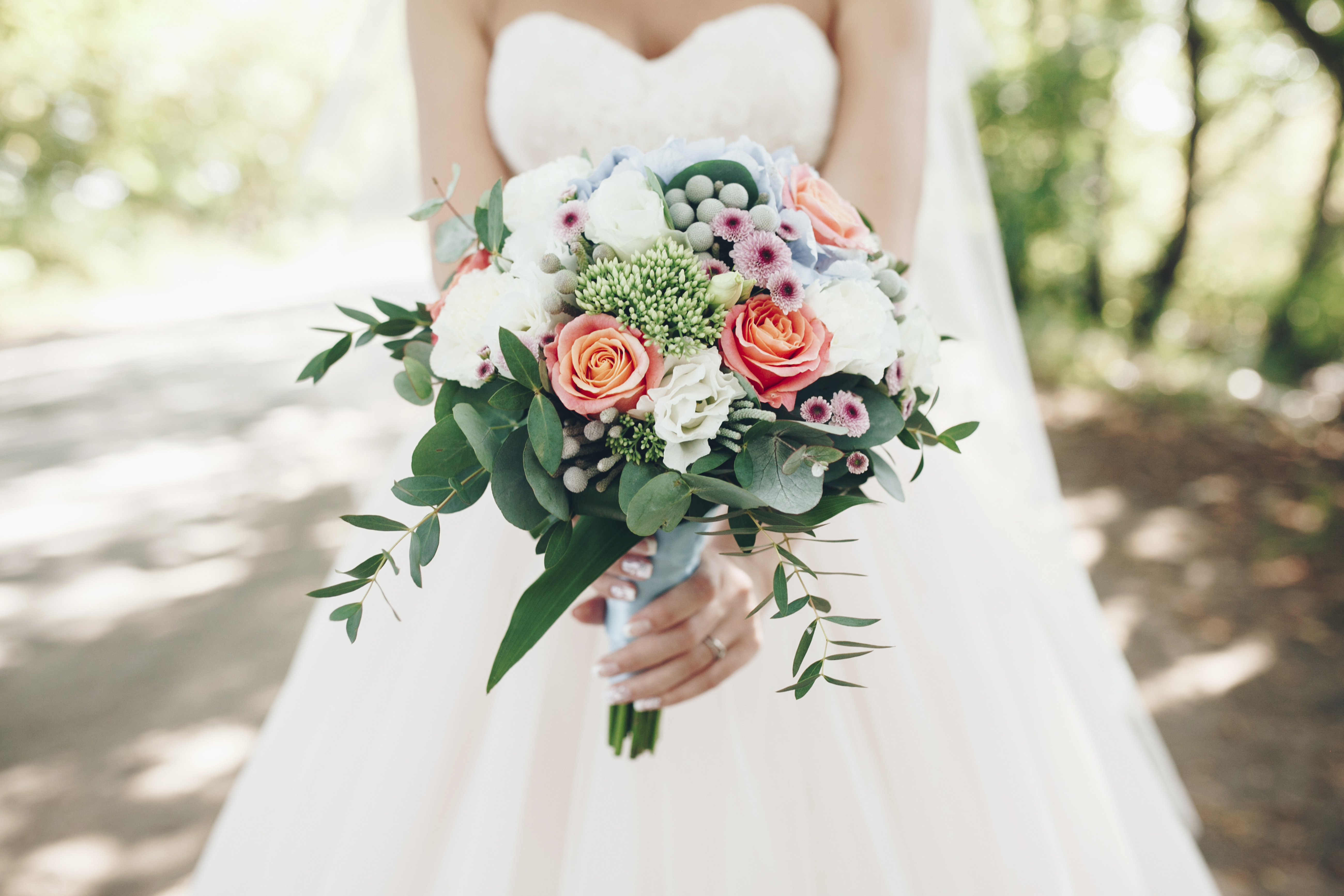 Wedding flowers deals for bride