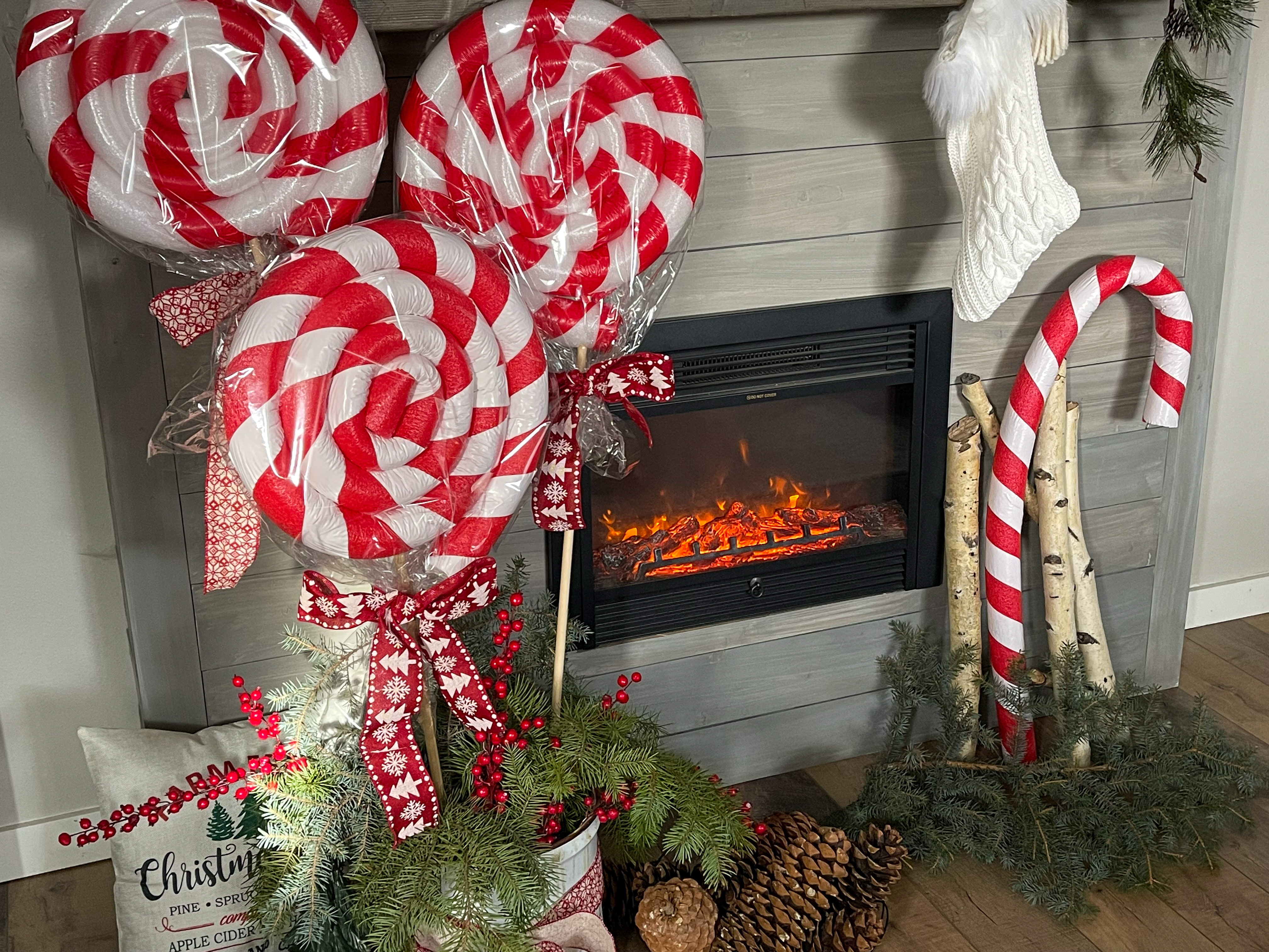 centerpieces with candy cane theme