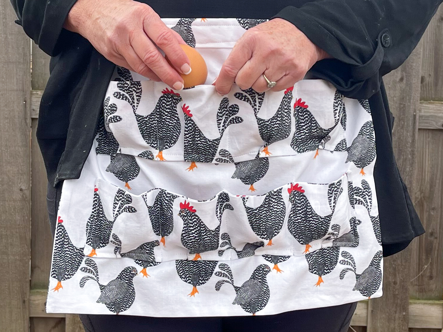 Egg Apron for Fresh Eggs,Egg Collecting Apron with 14 Deep Pockets,Chicken