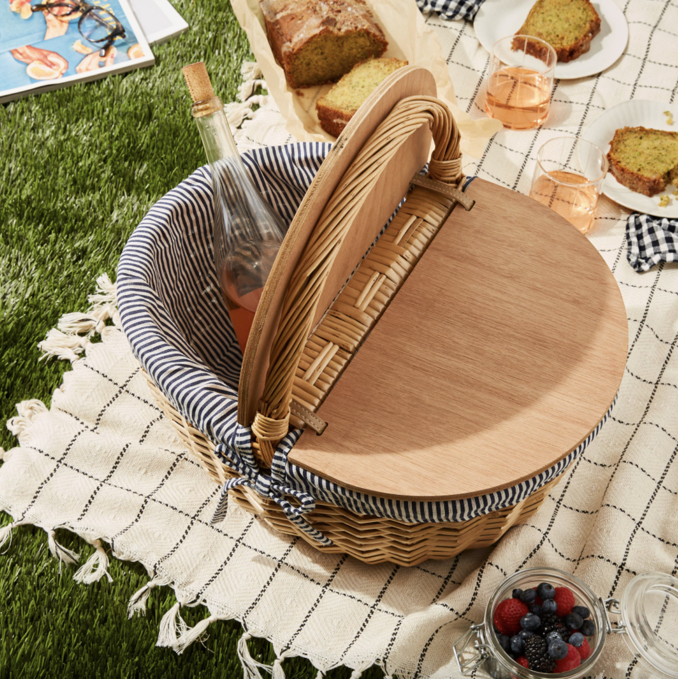 The 8 Best Picnic Baskets in 2022