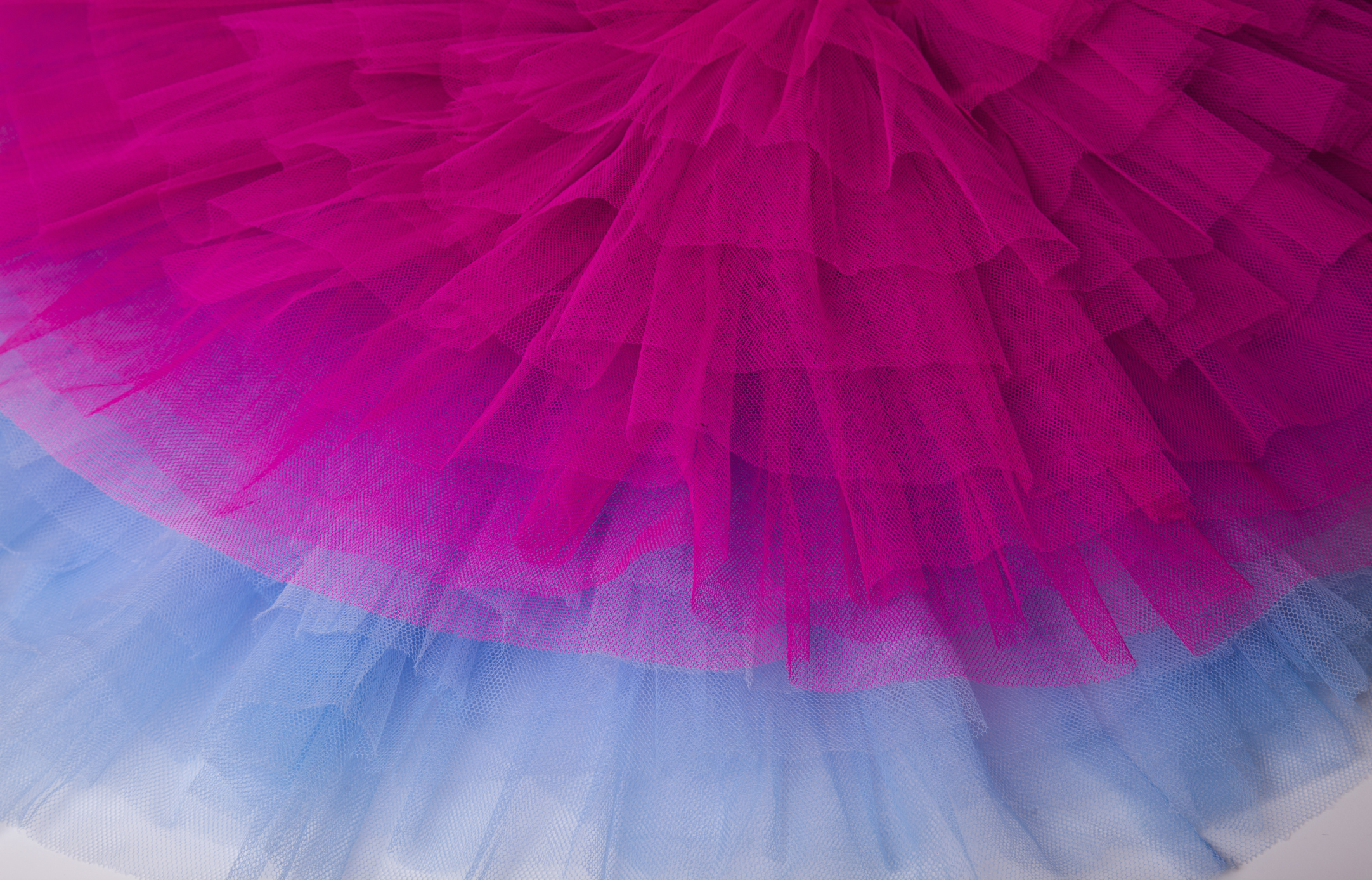 Tulle fabric: Discover all types and uses for your collection