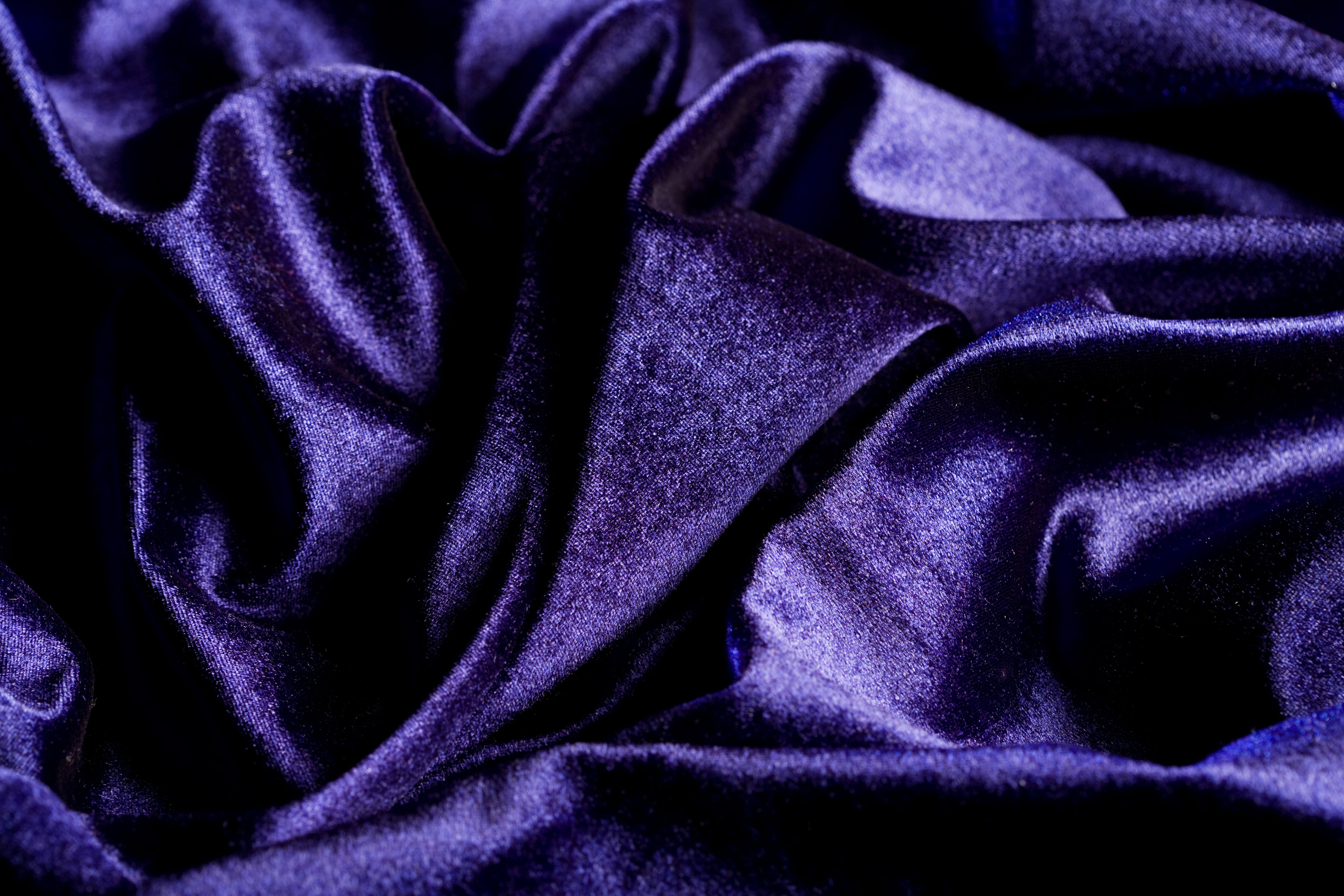 How to Bleach Velvet Fabric