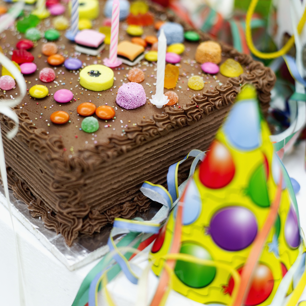 Alice in Wonderland Rosette Birthday Cake | Buttercream birthday cake, 16  birthday cake, Cake