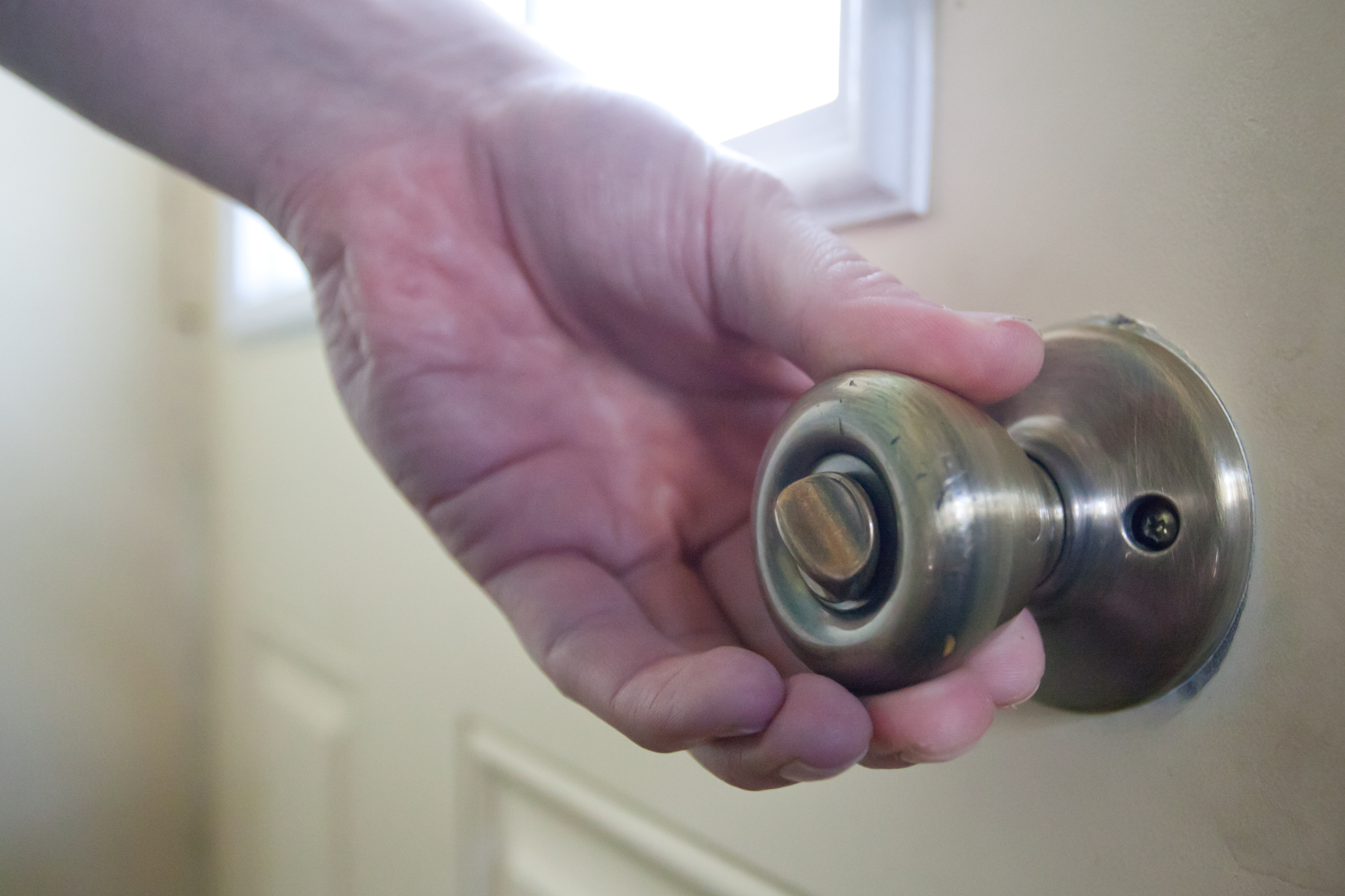 lock - How do I fix an exterior door knob that will unlock but not turn? -  Home Improvement Stack Exchange