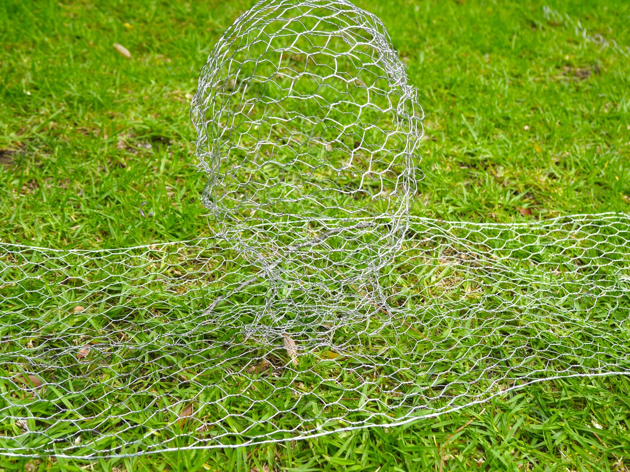 How to make Chicken Wire Ghosts – Home and Garden