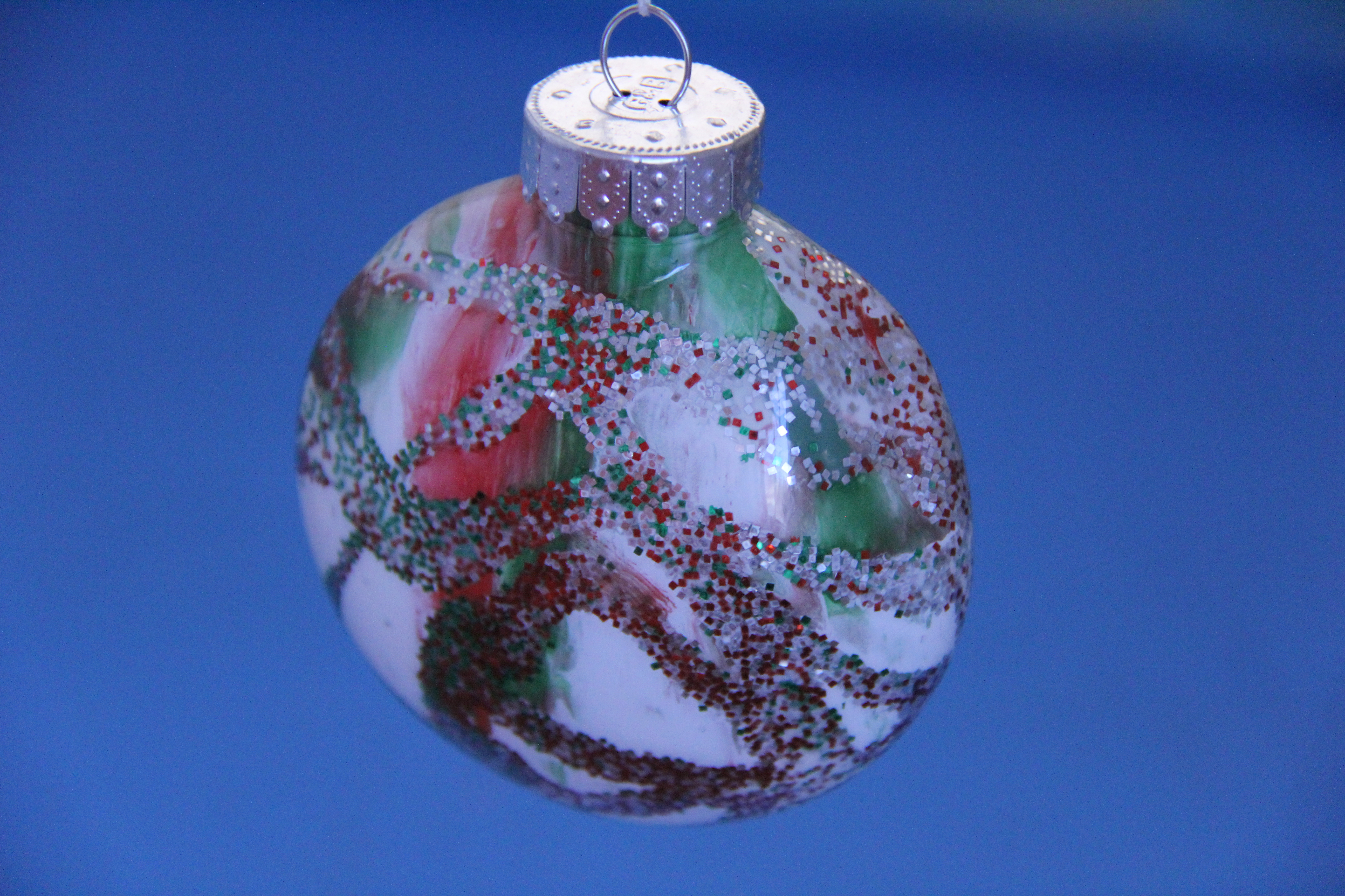 How to Decorate Clear Plastic Ball Ornaments