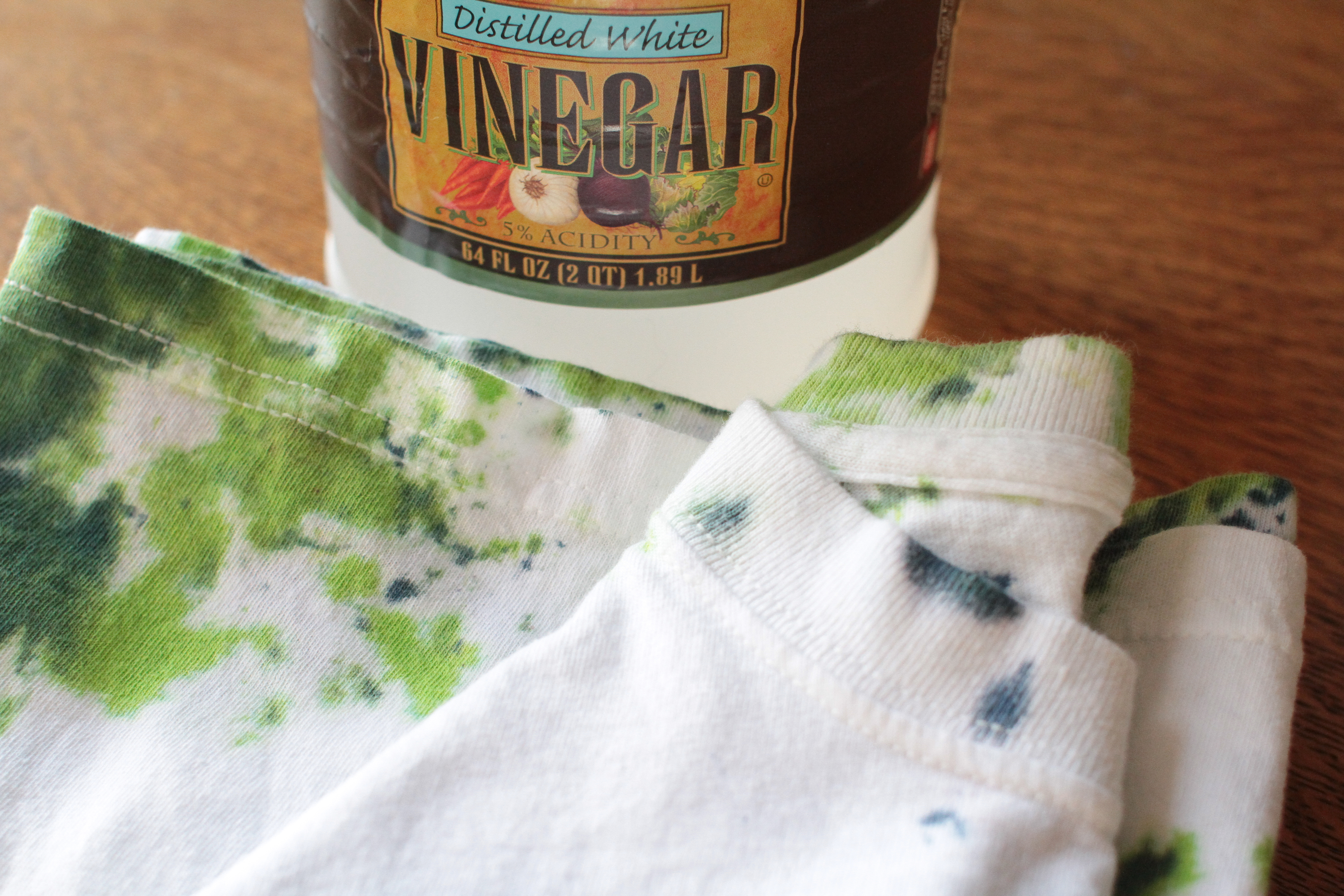 Safest Way to Remove Dye Transfer Stains From Colored & White Clothes With  Vinegar