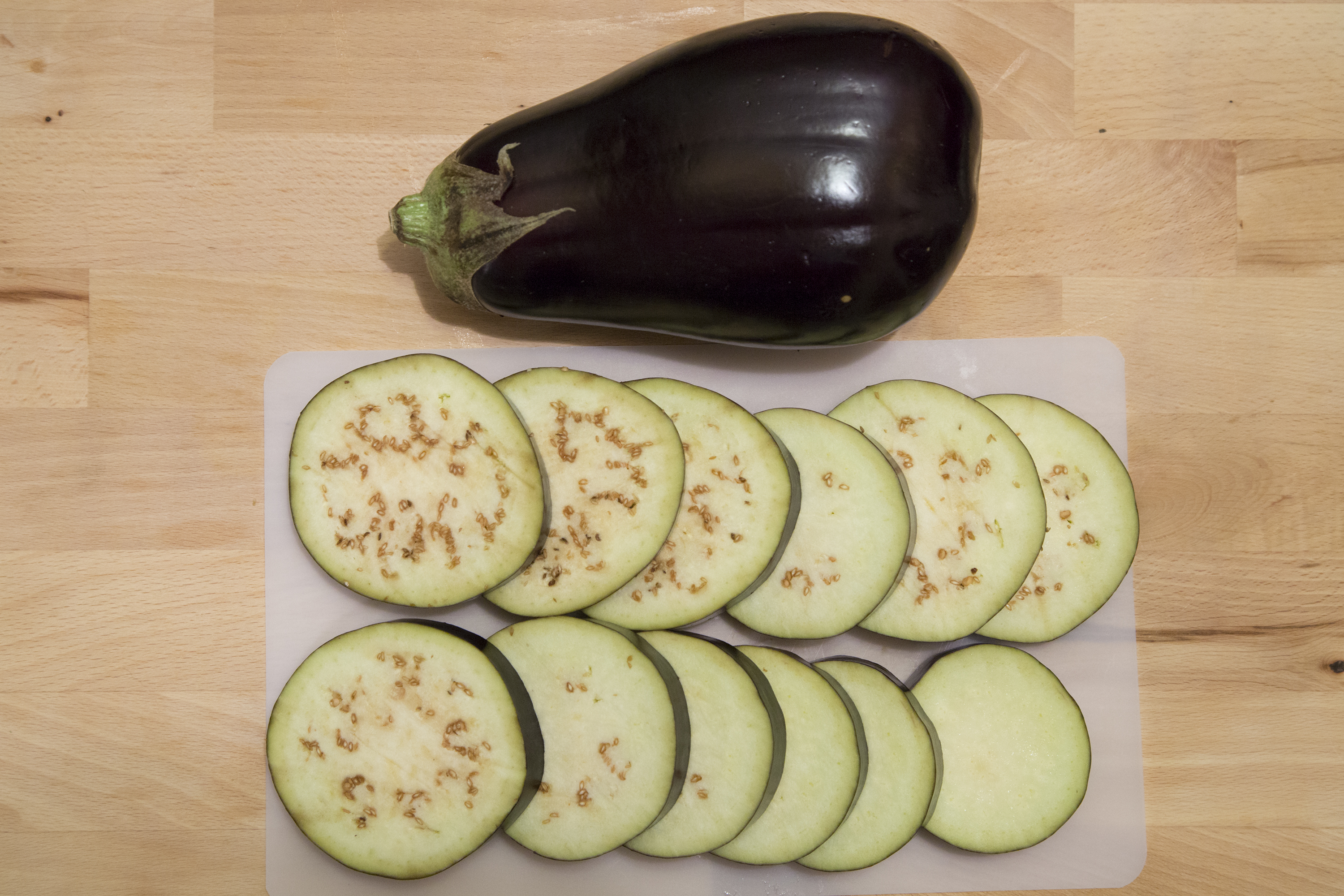 The best way to slice eggplant 
