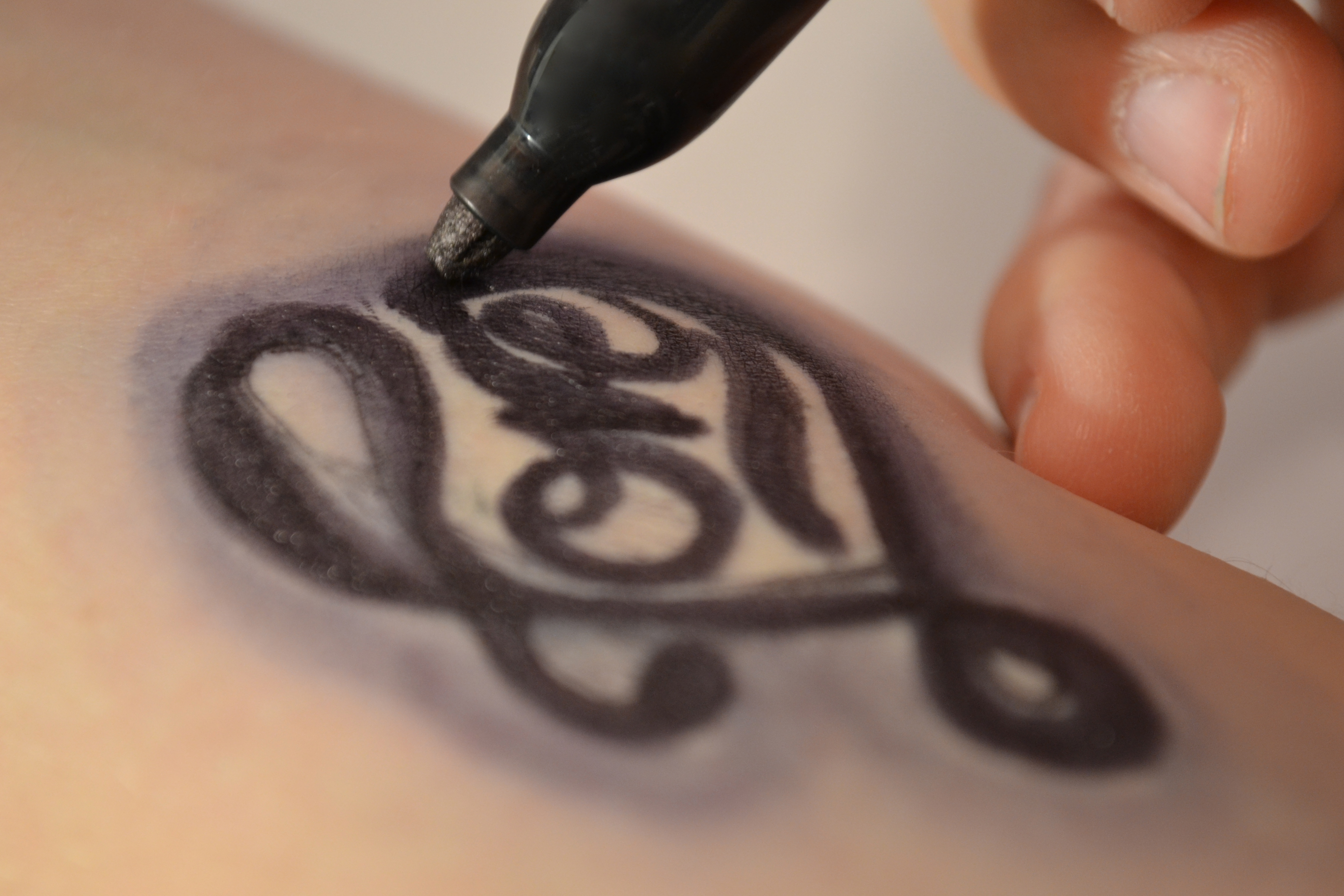 BIC BodyMark Temporary Tattoo Marker, Black, 1-Count : Amazon.in: Beauty