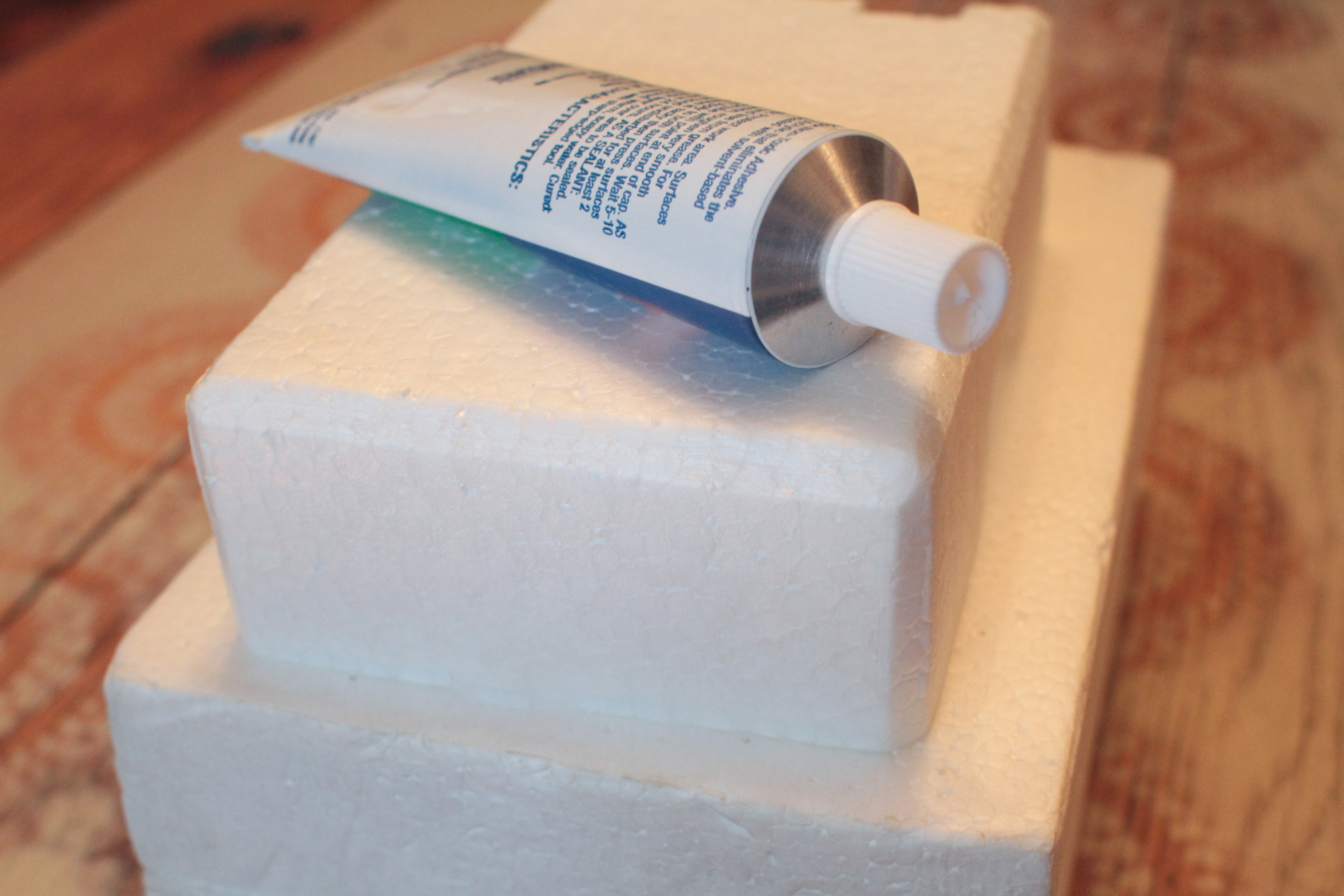 What Kind of Glue Can Be Used on Styrofoam?