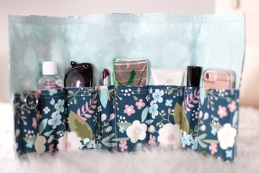 If you made a resolution to get your life in order, you'll be well on your way when you make this delightful purse organizer.
