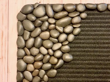 How to Make a River Stone Bath Mat For Your Shower - Easy DIY Stone Bath Mat