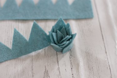 Felt succulents are not only full of color, texture and unique character, but they are a cinch to make.