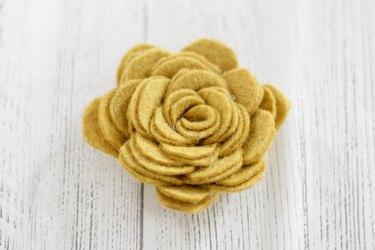 Felt succulents are not only full of color, texture and unique character, but they are a cinch to make.