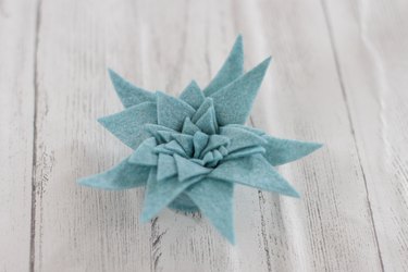 Felt succulents are not only full of color, texture and unique character, but they are a cinch to make.