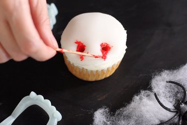 Creating blood drips with red icing