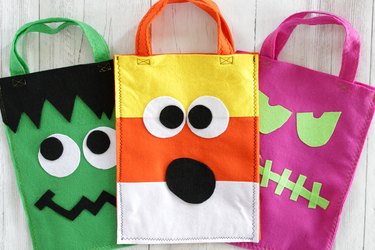 DIY Halloween Treat Bags for Trick-Or-Treating