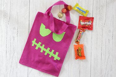 The front porch is decorated, pumpkins are carved, and costumes are made. Now it's time to create cute, felt trick or treat bags for your scary little ghosts and goblins.