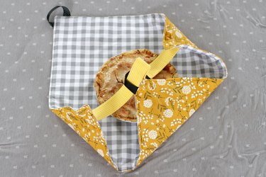 When you show up carrying your fresh pie in this fabric pie carrier, everyone is going to want to know which boutique sells them. Won't they be surprised when you tell them you made it yourself.